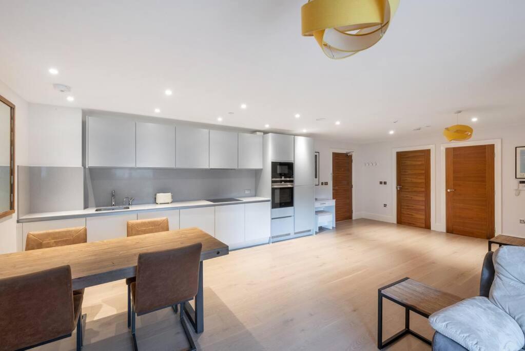 ロンドンStylish 2 Bed 2 Bath In Highgate & Free Parkingアパートメント エクステリア 写真