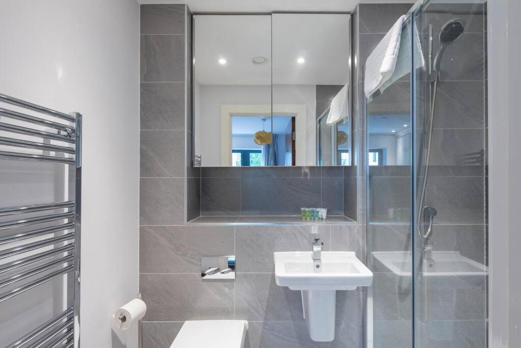 ロンドンStylish 2 Bed 2 Bath In Highgate & Free Parkingアパートメント エクステリア 写真