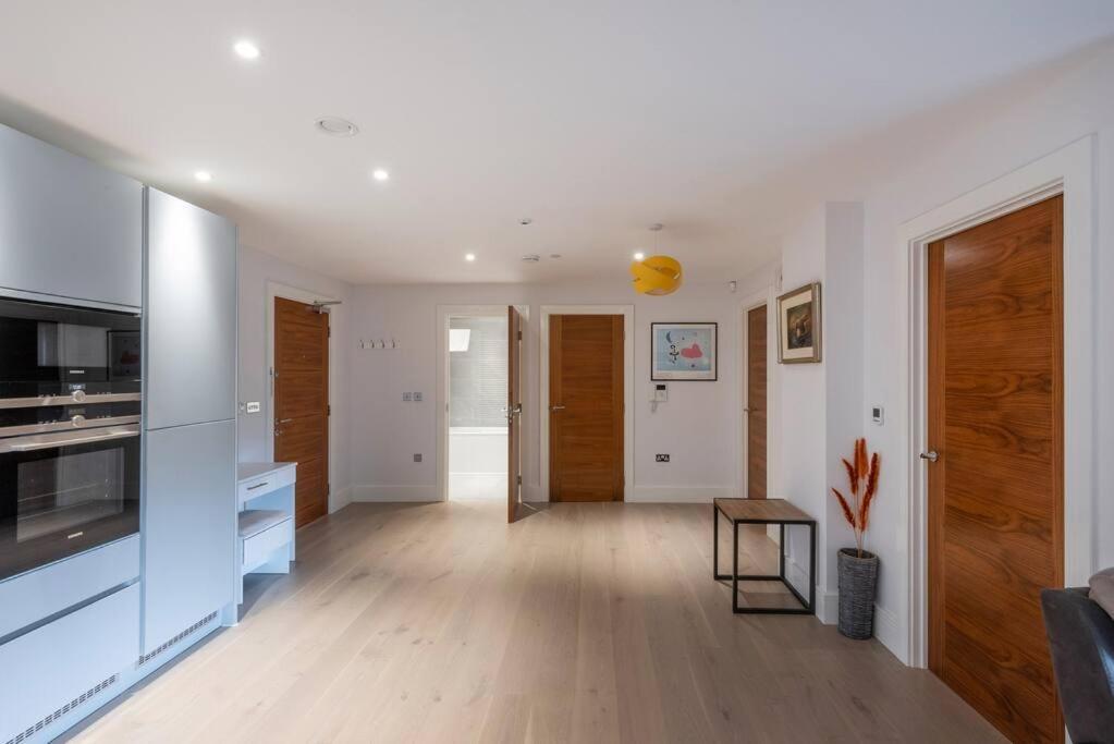 ロンドンStylish 2 Bed 2 Bath In Highgate & Free Parkingアパートメント エクステリア 写真